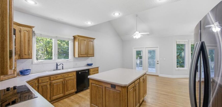 10209 River Hills Court, Parkville, MO 64152