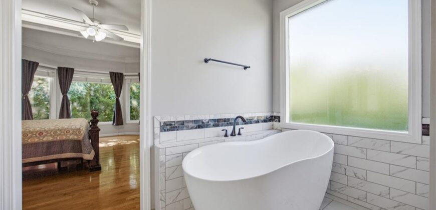 10209 River Hills Court, Parkville, MO 64152
