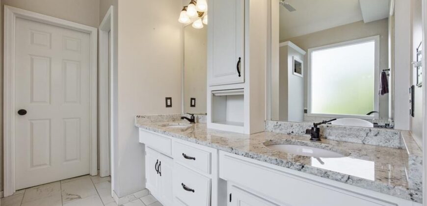 10209 River Hills Court, Parkville, MO 64152