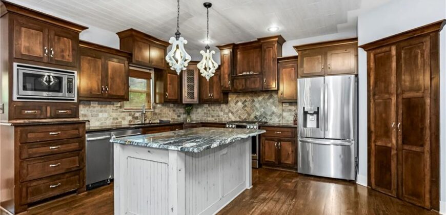 4527 Verona Drive, Riverside, MO 64150