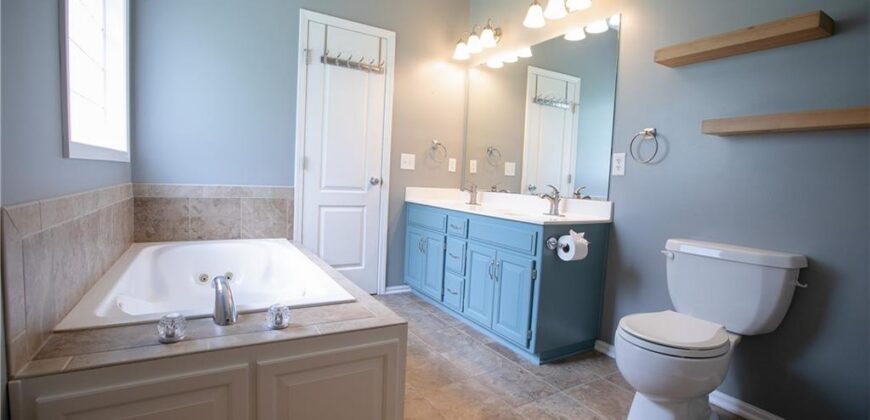 27175 Webster Court, Weston, MO 64098