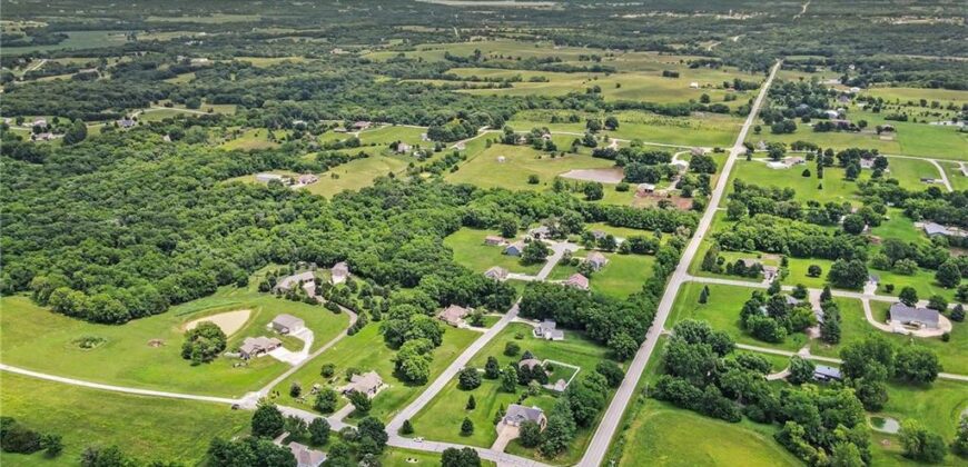 15215 Terra Pulchra Drive, Smithville, MO 64089