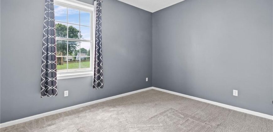414 Donegal Drive, Smithville, MO 64089