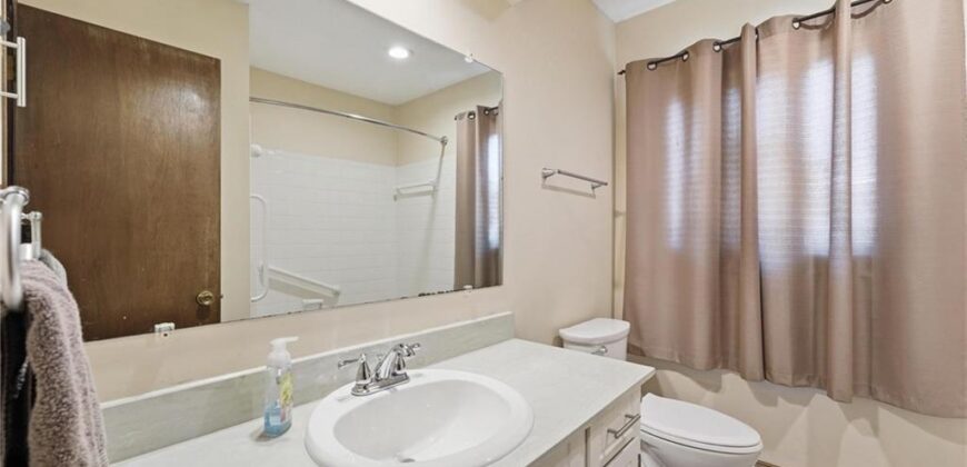 8399 Waukomis Drive, Kansas City, MO 64154