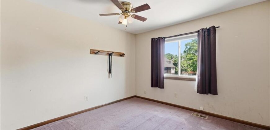 8399 Waukomis Drive, Kansas City, MO 64154