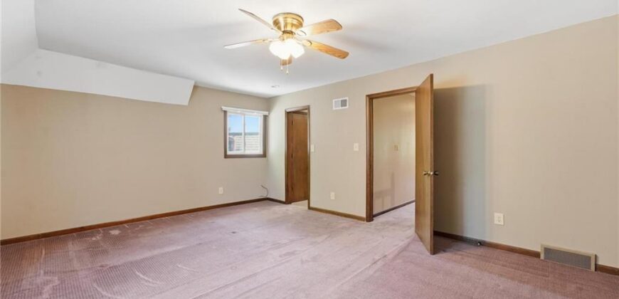 8399 Waukomis Drive, Kansas City, MO 64154
