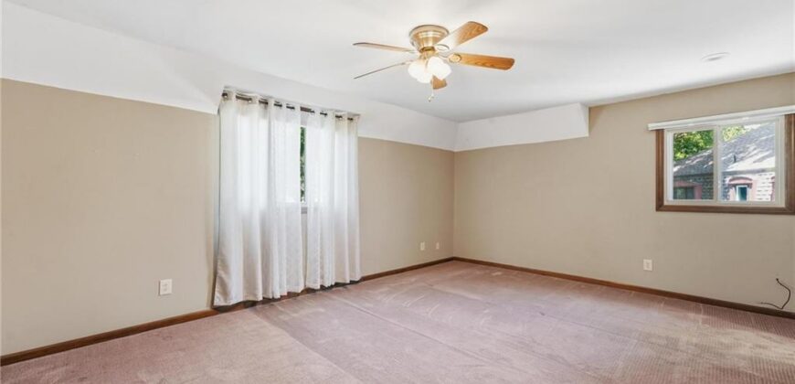 8399 Waukomis Drive, Kansas City, MO 64154