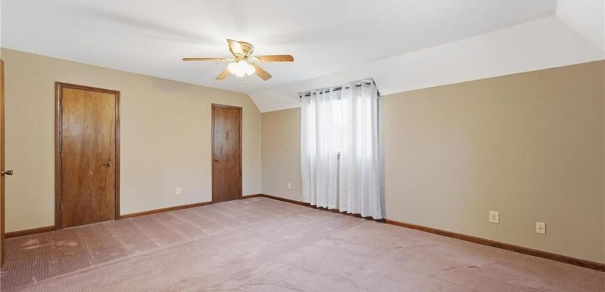 8399 Waukomis Drive, Kansas City, MO 64154