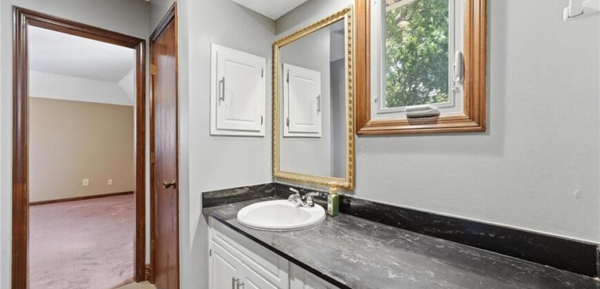 8399 Waukomis Drive, Kansas City, MO 64154