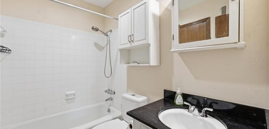 8399 Waukomis Drive, Kansas City, MO 64154