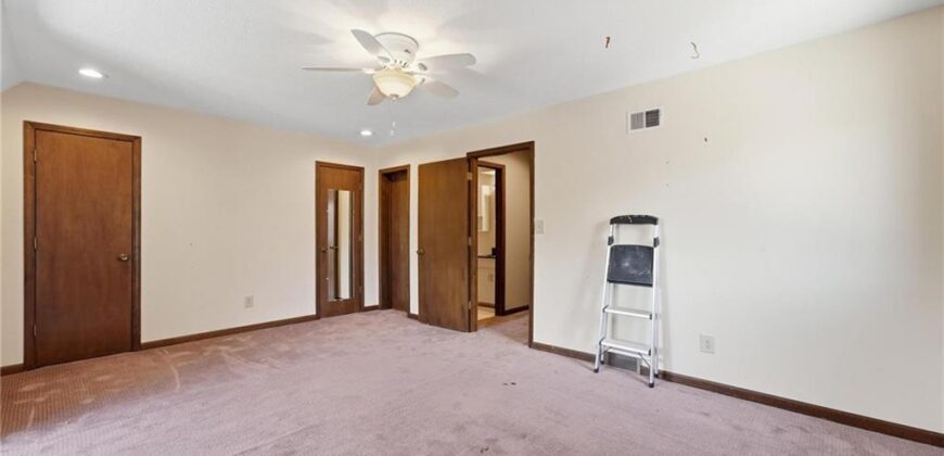 8399 Waukomis Drive, Kansas City, MO 64154