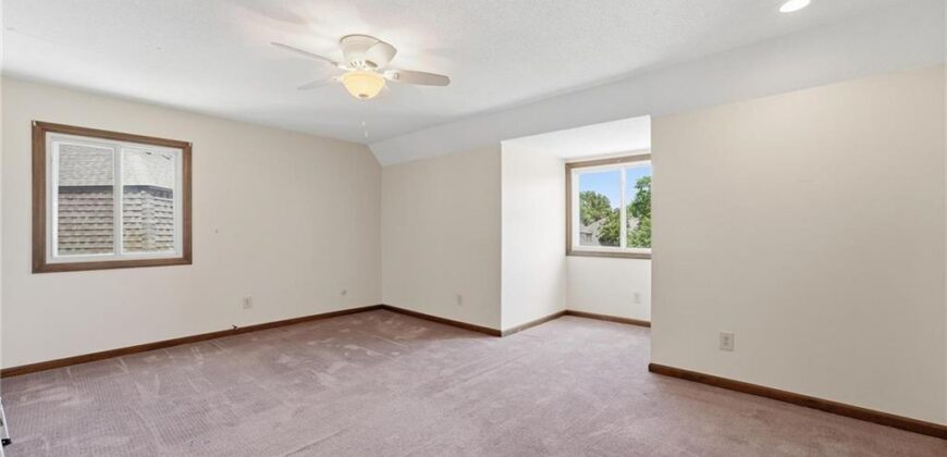8399 Waukomis Drive, Kansas City, MO 64154