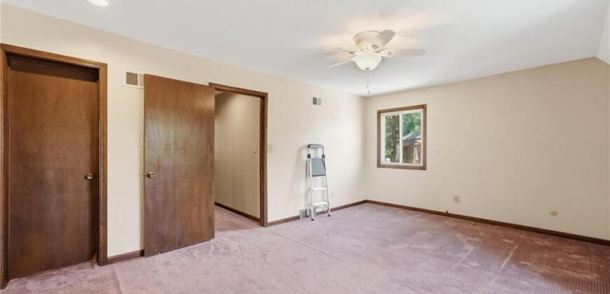 8399 Waukomis Drive, Kansas City, MO 64154