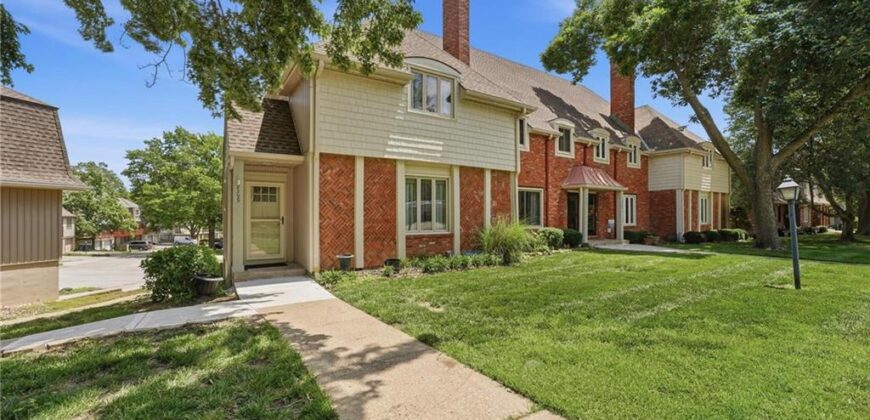 8399 Waukomis Drive, Kansas City, MO 64154