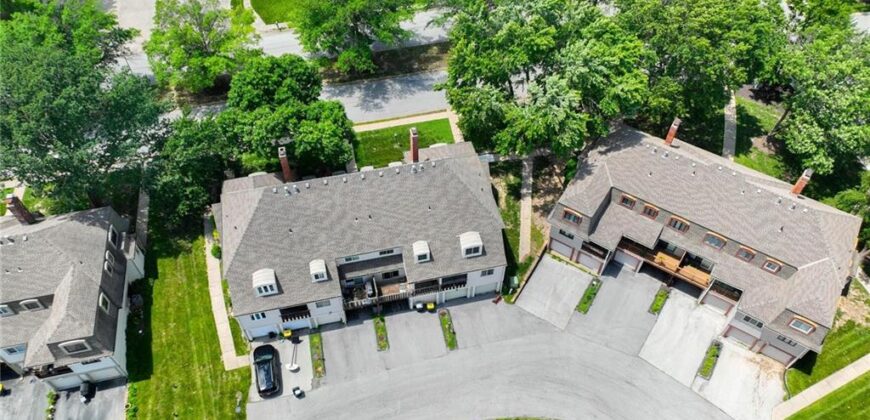 8399 Waukomis Drive, Kansas City, MO 64154
