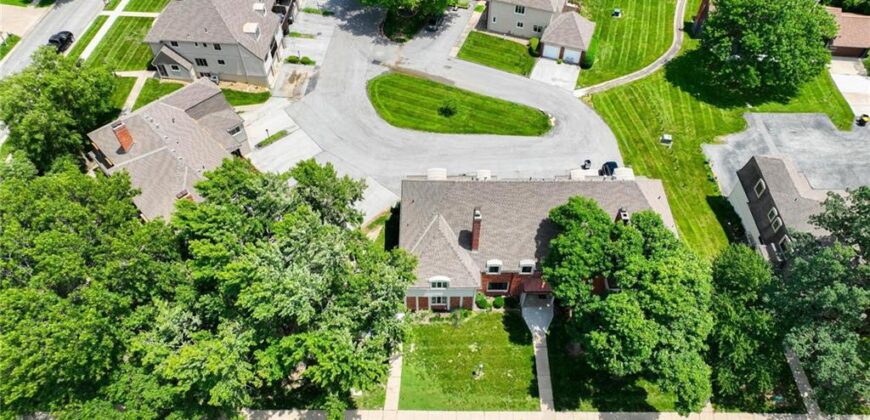 8399 Waukomis Drive, Kansas City, MO 64154