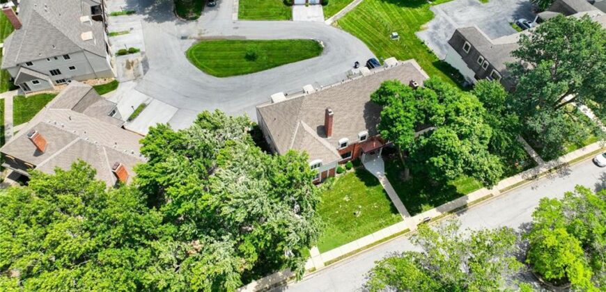 8399 Waukomis Drive, Kansas City, MO 64154