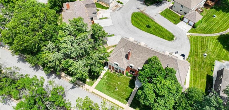 8399 Waukomis Drive, Kansas City, MO 64154