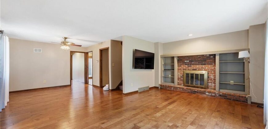 8399 Waukomis Drive, Kansas City, MO 64154