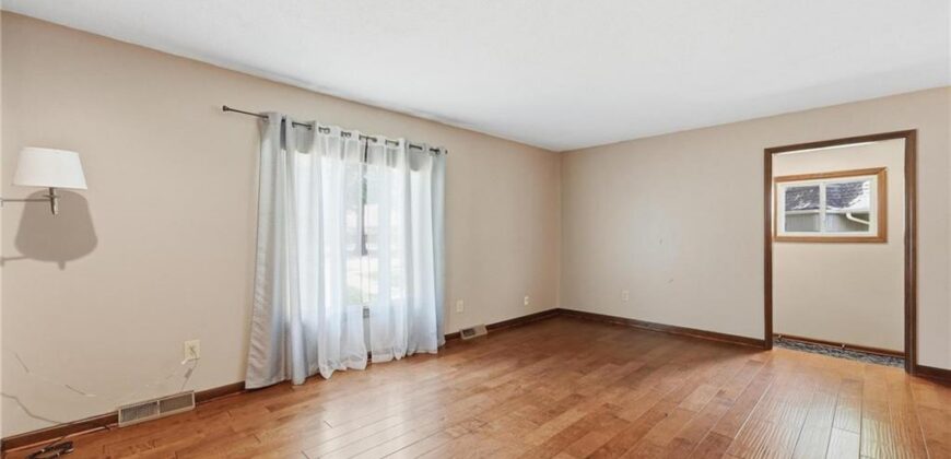 8399 Waukomis Drive, Kansas City, MO 64154