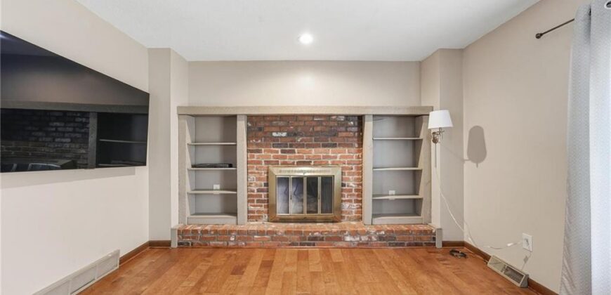 8399 Waukomis Drive, Kansas City, MO 64154