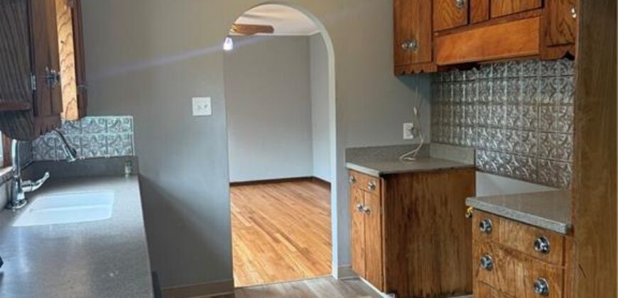 1325 NE Marvin Court, Kansas City, MO 64118