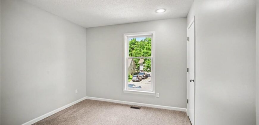 8611 N Virginia Avenue, Kansas City, MO 64155