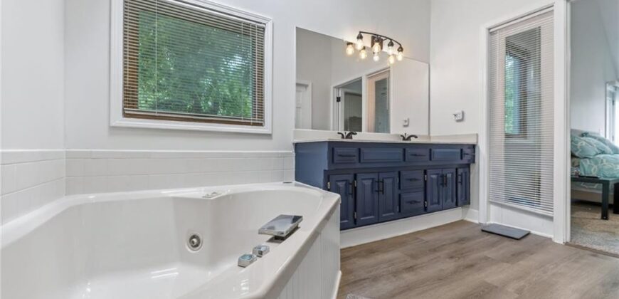 1808 NE 82nd Place, Kansas City, MO 64118