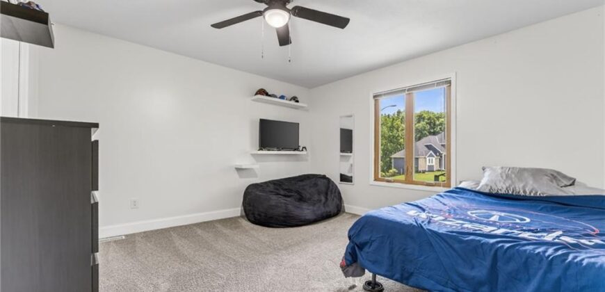 1808 NE 82nd Place, Kansas City, MO 64118