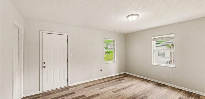 7420 N Main Street, Kansas City, MO 64118