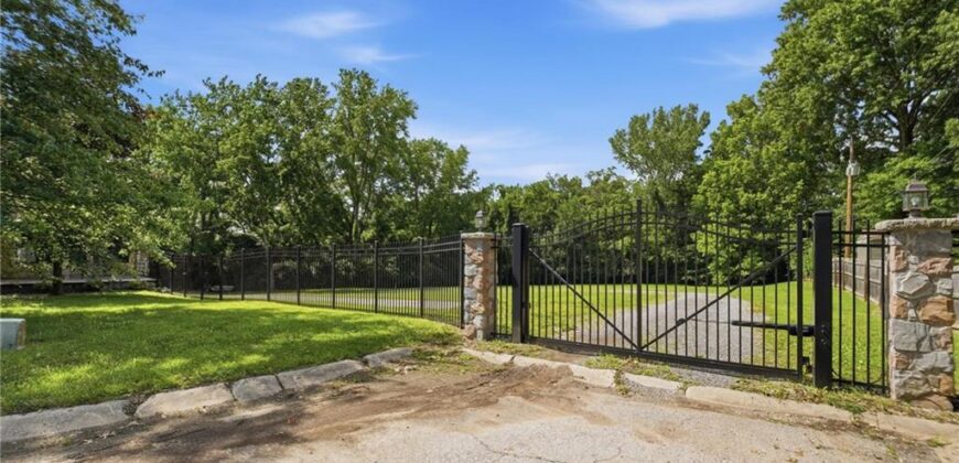 604 NW 64th Street, Kansas City, MO 64118