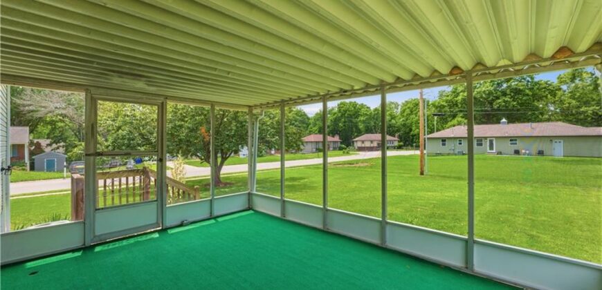 7514 N VIRGINIA Avenue, Gladstone, MO 64118