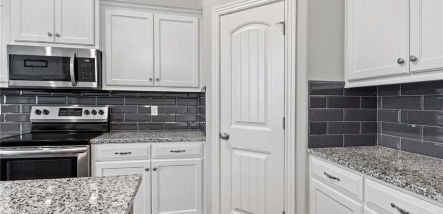 5076 NW Timberline Drive, Riverside, MO 64150