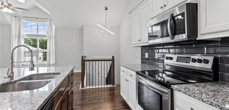 5076 NW Timberline Drive, Riverside, MO 64150