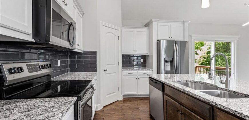 5076 NW Timberline Drive, Riverside, MO 64150