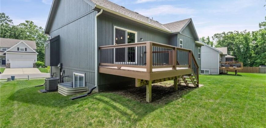 5076 NW Timberline Drive, Riverside, MO 64150