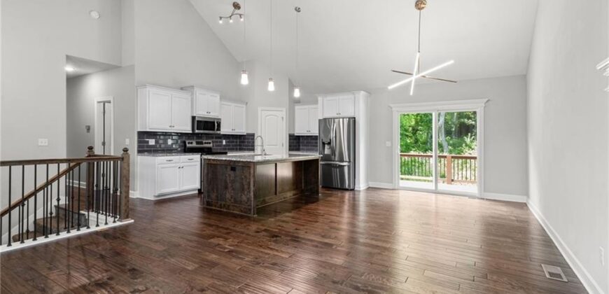 5076 NW Timberline Drive, Riverside, MO 64150
