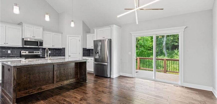 5076 NW Timberline Drive, Riverside, MO 64150