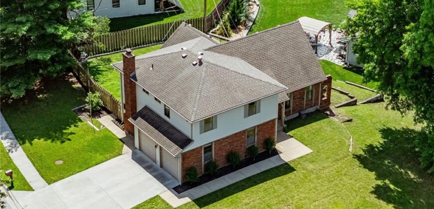 5233 NW Old Pike Road, Gladstone, MO 64118