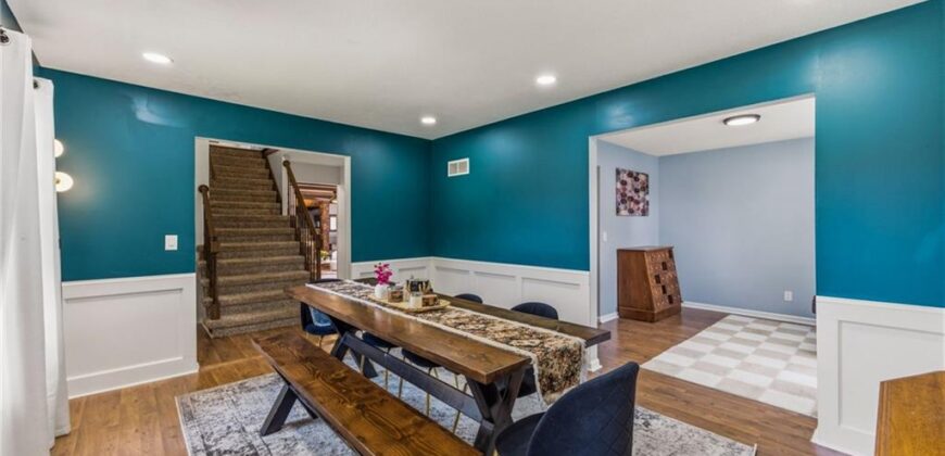 5233 NW Old Pike Road, Gladstone, MO 64118