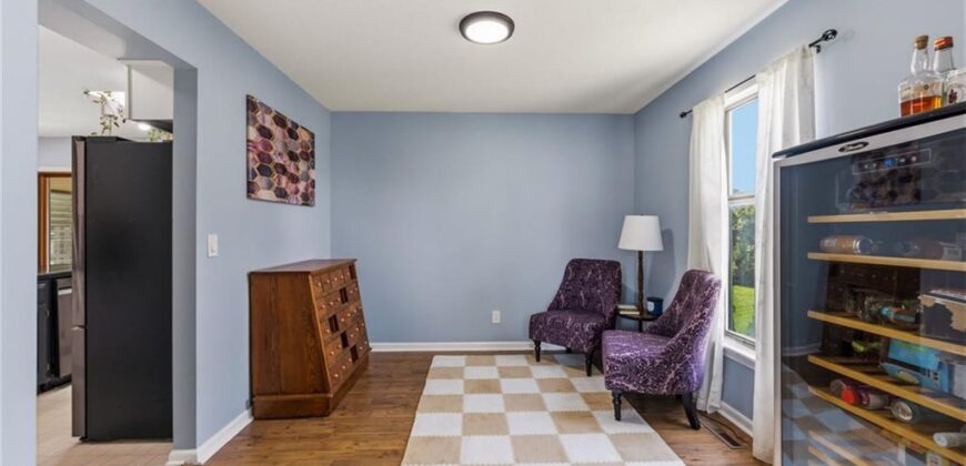 5233 NW Old Pike Road, Gladstone, MO 64118