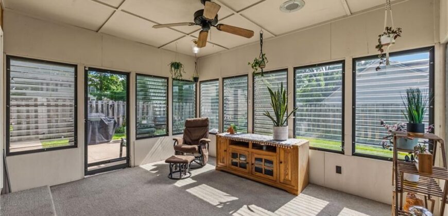 5233 NW Old Pike Road, Gladstone, MO 64118