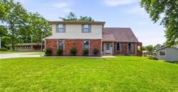 5233 NW Old Pike Road, Gladstone, MO 64118