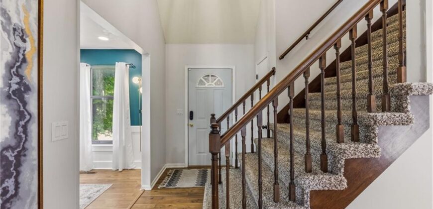 5233 NW Old Pike Road, Gladstone, MO 64118