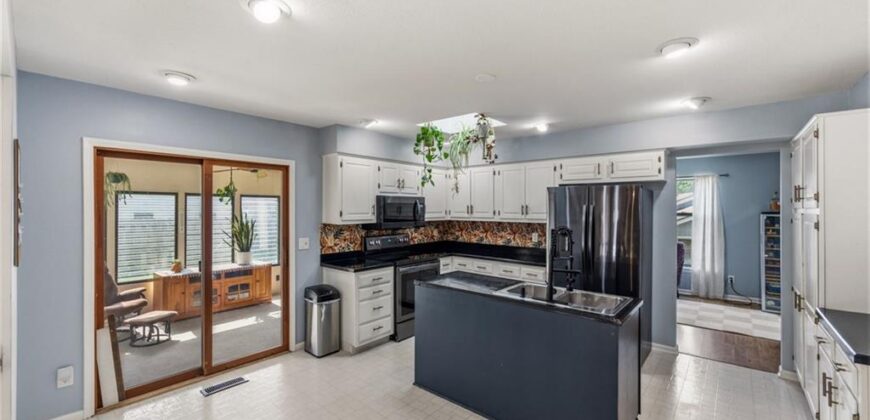5233 NW Old Pike Road, Gladstone, MO 64118