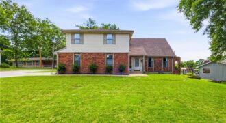 5233 NW Old Pike Road, Gladstone, MO 64118