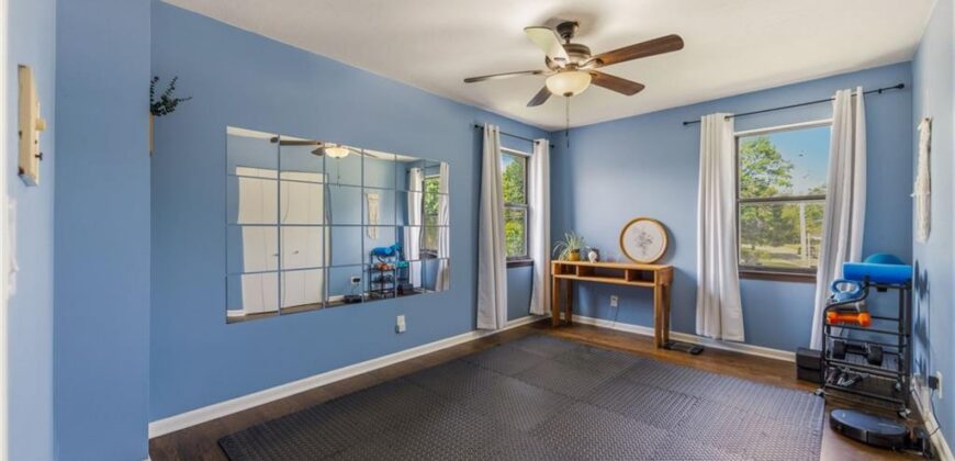 5233 NW Old Pike Road, Gladstone, MO 64118