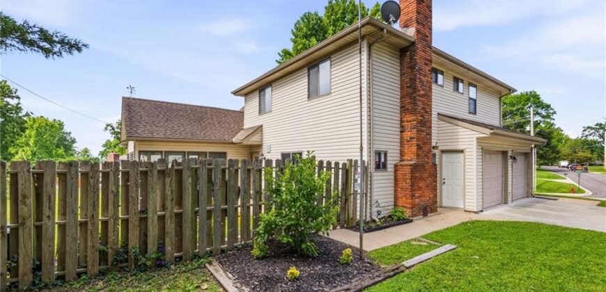 5233 NW Old Pike Road, Gladstone, MO 64118