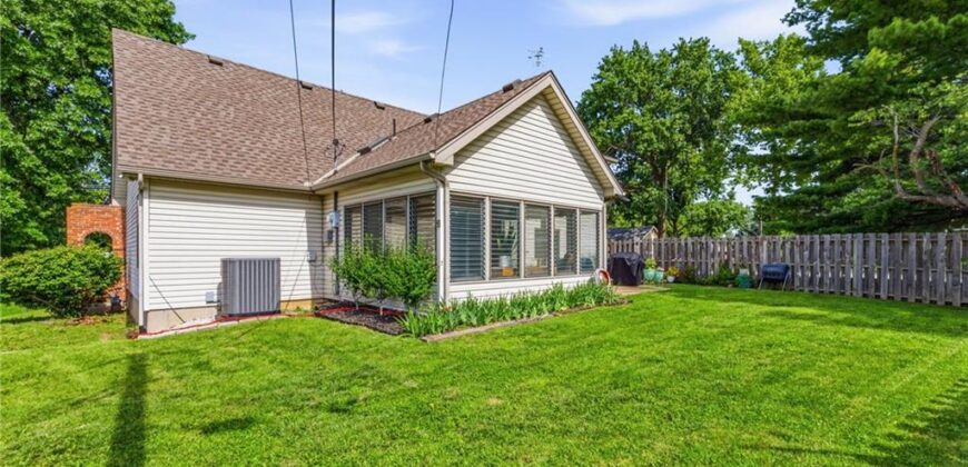 5233 NW Old Pike Road, Gladstone, MO 64118