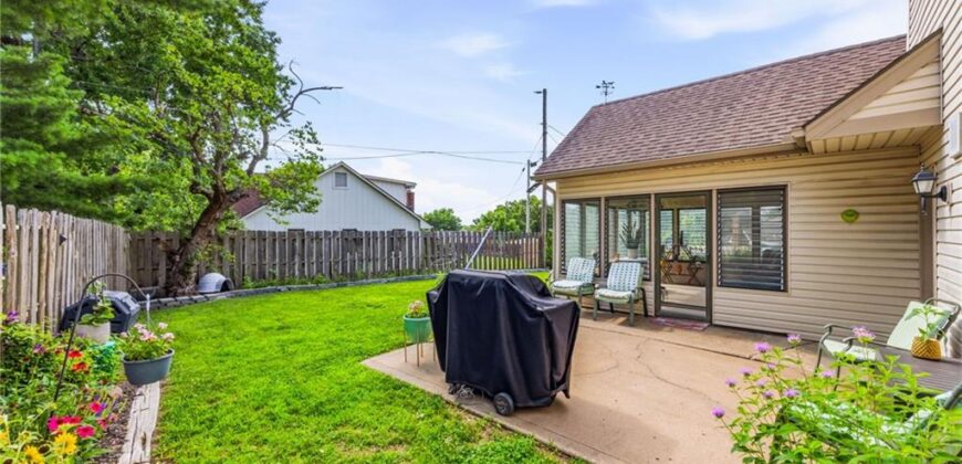 5233 NW Old Pike Road, Gladstone, MO 64118